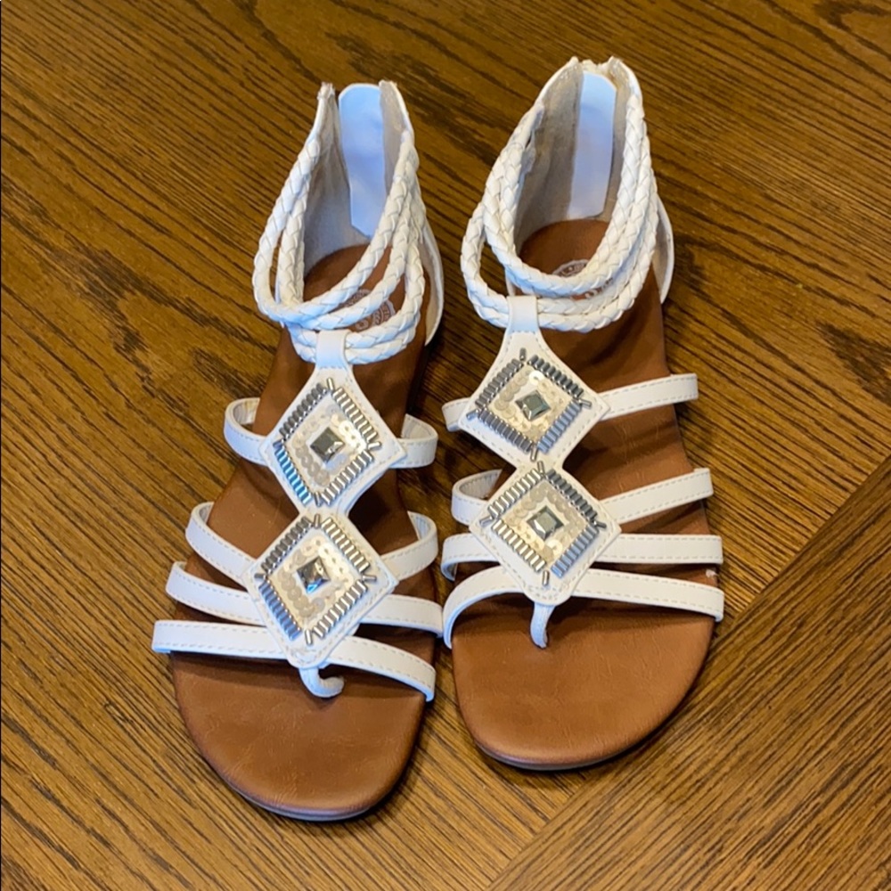 Brand new!!😍 Never used white sandals